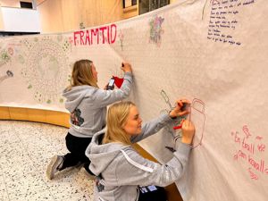 Elevar teiknar dekor til berekraftsveka.