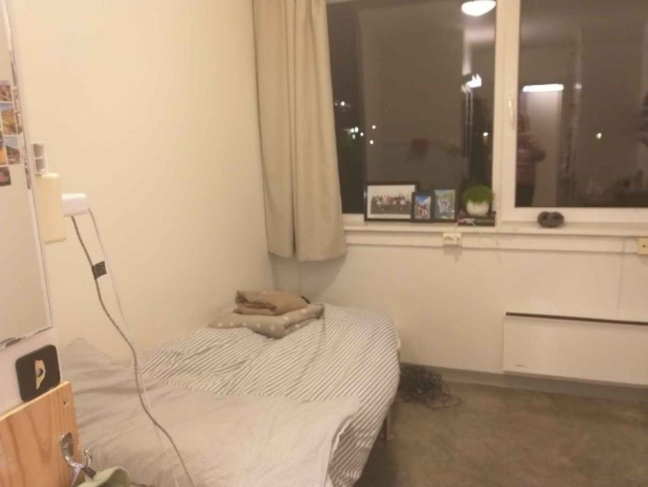 Eit av romma på internatet.
