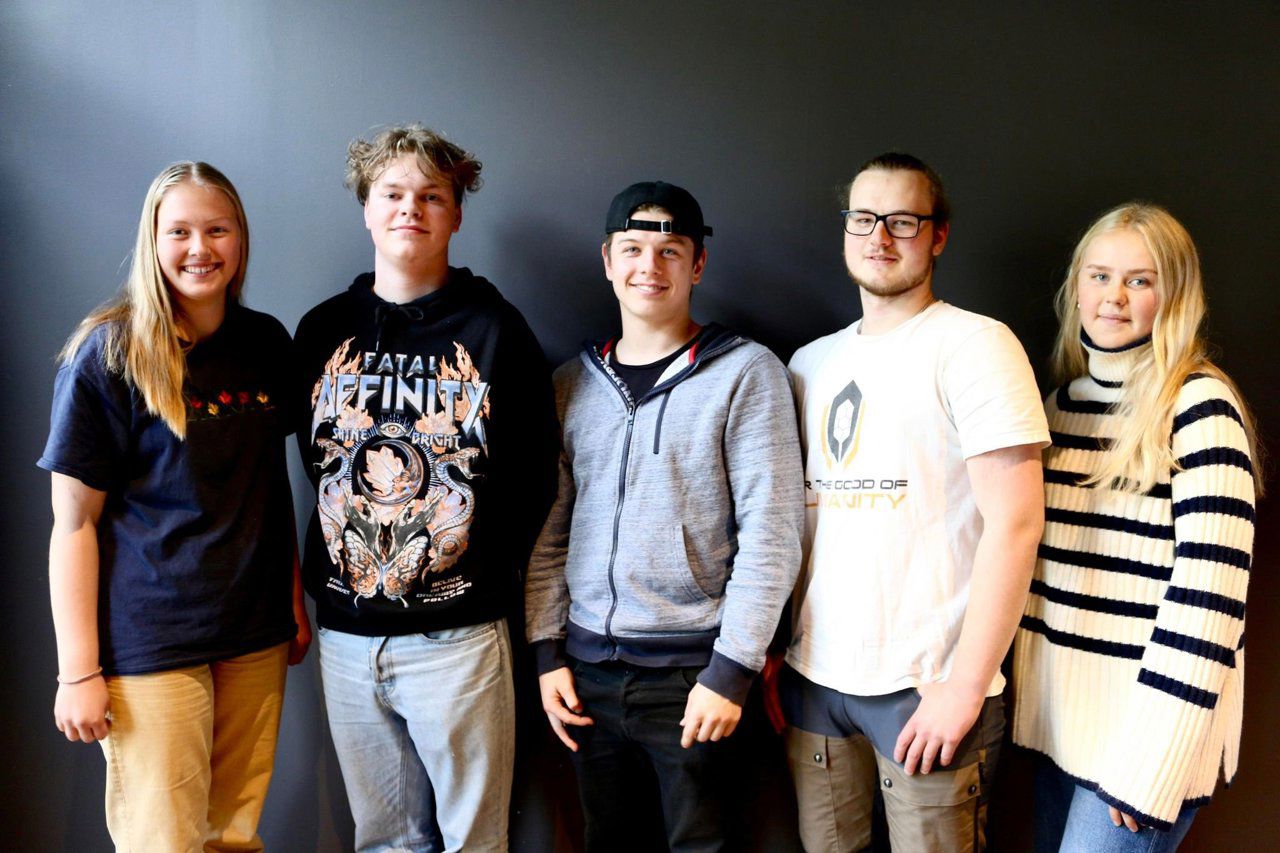 Dei fem elevane i elevrådstyret.